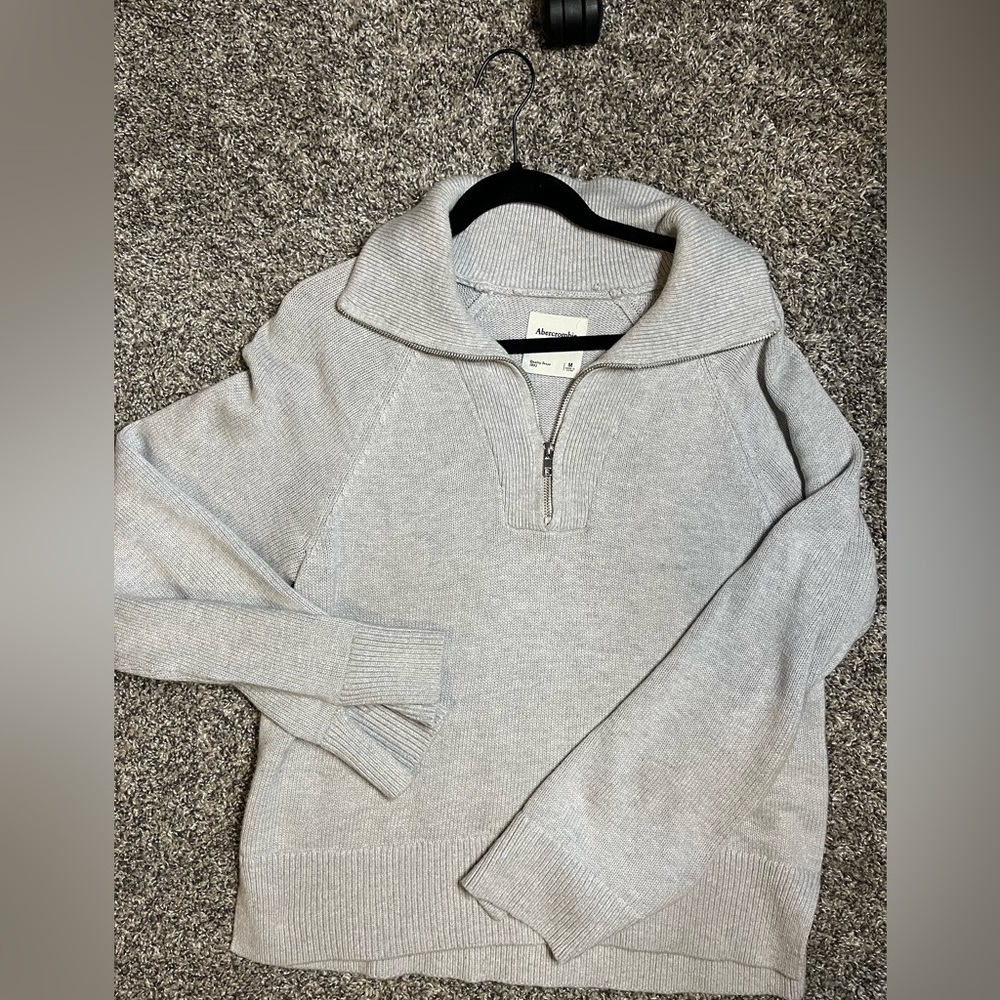Abercrombie Women's Knit 1/4 Zip Sweater Size Medium